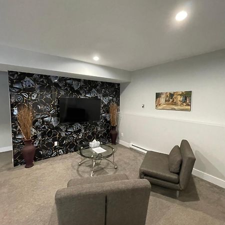 2 Bedroom Suite With Full Kitchen Ревелсток Экстерьер фото