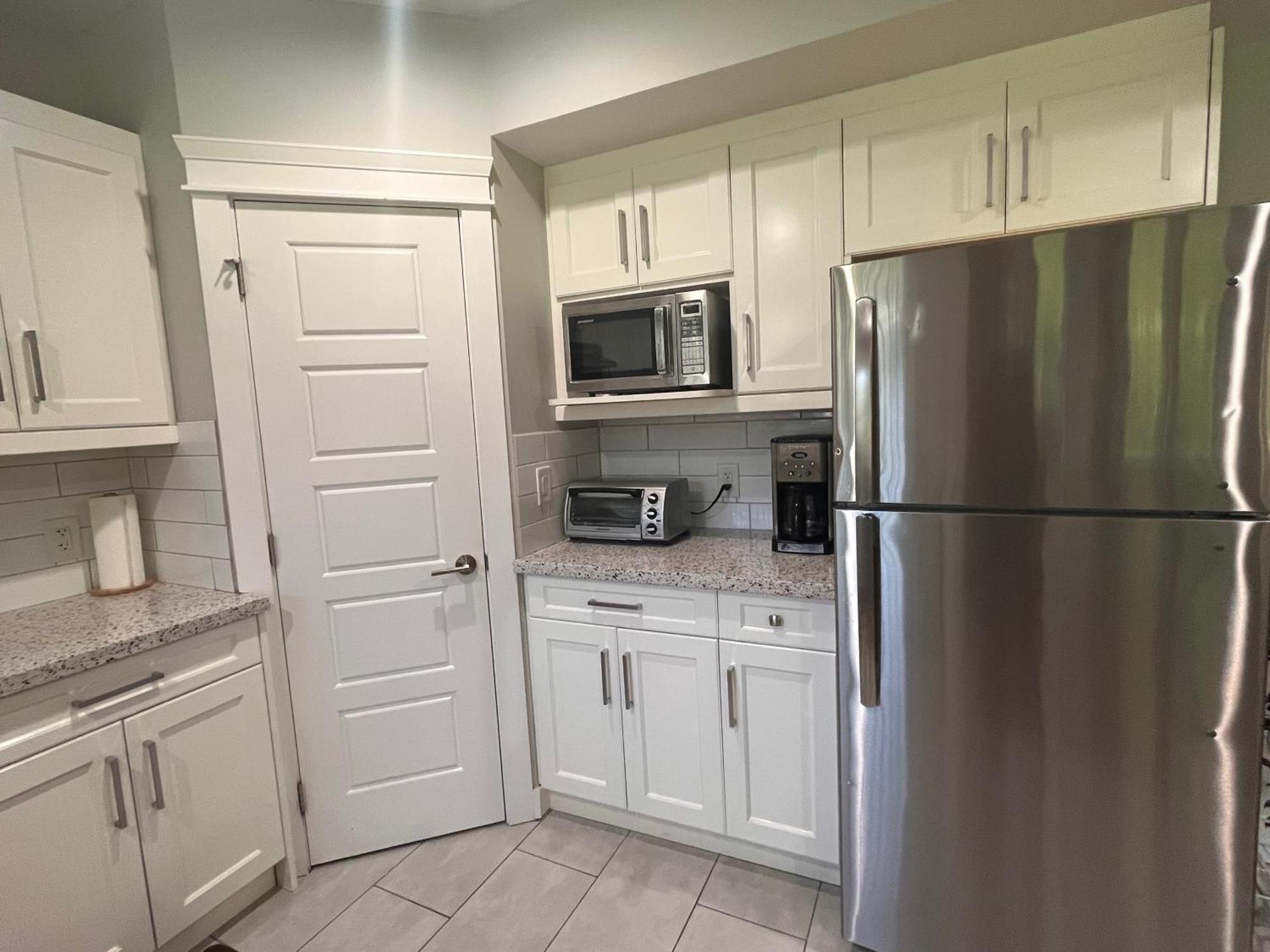 2 Bedroom Suite With Full Kitchen Ревелсток Экстерьер фото